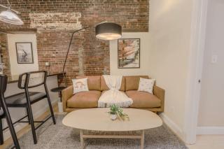 Simple Spacious Apartment - Boston - 9