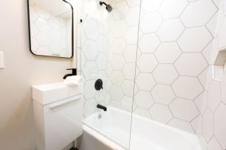 Modern Bright Back Bay Studio - 4