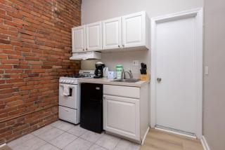 Serene Studio with Cozy Atmosphere - Boston - 3