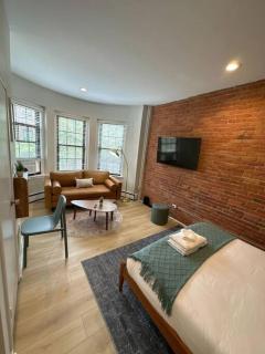 Peaceful Back Bay Studio - 4