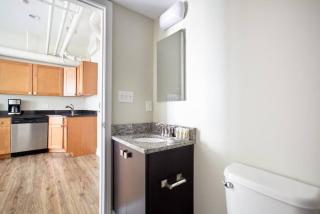 FIDI 2 Bedroom with Keyless Entry and Fully Furnished - Boston - 2