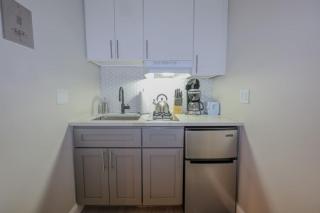 Modern Simple Studio South End - 4