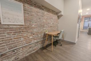 Elegant 2 Bedroom Prime Location - Boston - 6
