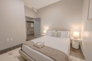 Elegant 2 Bedroom Prime Location - Boston - 5