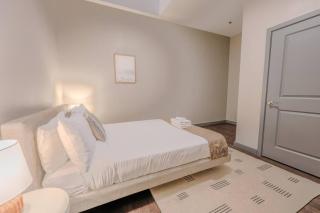 Elegant 2 Bedroom Prime Location - Boston - 3