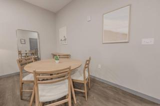 Elegant 2 Bedroom Prime Location - Boston - 1