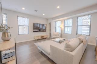 Luxury Loft Washer and Dryer Pet Friendly - Boston - 9