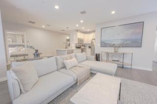 Luxury Loft Washer and Dryer Pet Friendly - Boston - 4