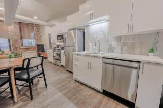 Stylish Downtown 2 Bedroom - Boston - 3