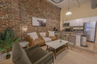 Stylish Exposed Brick 3 Bedroom - Boston - 6
