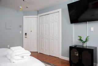 Cozy Back Bay Studio and Close to Fenway - 4