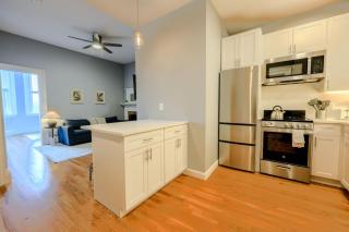 Spacious Back Bay 2BR - 9