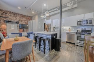 Unbeatable Location 4 bed Loft Parking Optional - Boston - 0