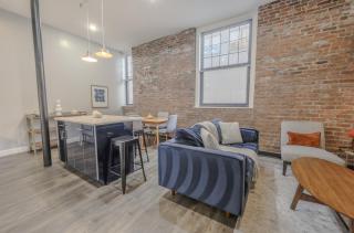 Unbeatable Location 4 bed Loft Parking Optional - Boston - 9