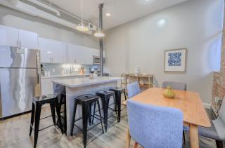 Unbeatable Location 4 bed Loft Parking Optional - Boston - 8