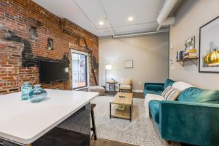 Keyless Entry Laundry in Unit Pet Friendly - Boston - 8