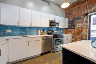 Keyless Entry Laundry in Unit Pet Friendly - Boston - 7