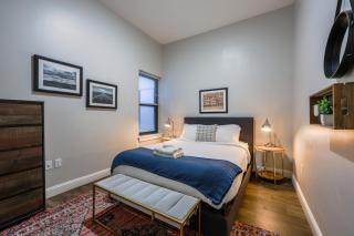 Keyless Entry Laundry in Unit Pet Friendly - Boston - 4
