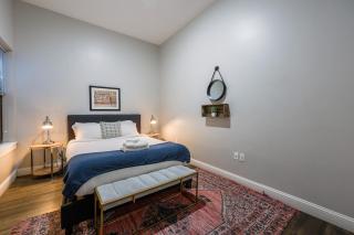 Keyless Entry Laundry in Unit Pet Friendly - Boston - 2