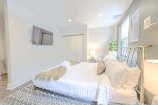 Sleek FIDI Studio Close to Public Transit - Boston - 5