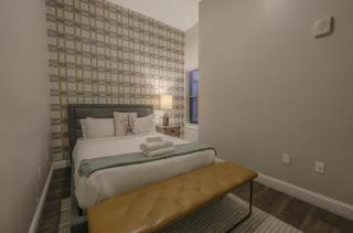 Downtown Designer Home Keyless Washer and Dryer - Boston - 2