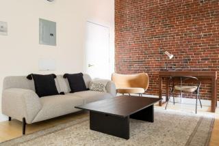 Beautiful 4br 2br Downtown Xing High Ceilings - Boston - 2