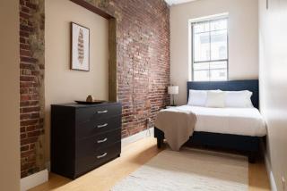 Large Ceilings Centrally Located 4bed 2bath - Boston - 0