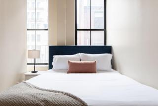 Large Ceilings Centrally Located 4bed 2bath - Boston - 2