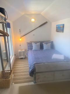 Isle Escape Retreat- Sleeps 4 Garden & Games Room - Cowes - 3
