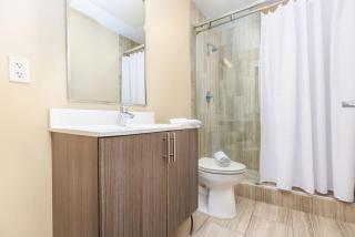 Designer Lux 4 bed Loft Steps to the State House - 0