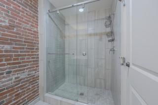 Downtown Luxury Students Welcome Washer and Dryer - 1