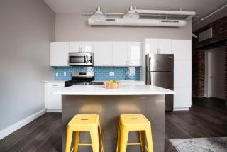 Centrally Located Luxurious Loft Walk Anywhere - Boston - 5