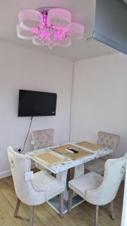 Lux Room Romford - Goodmayes - 4