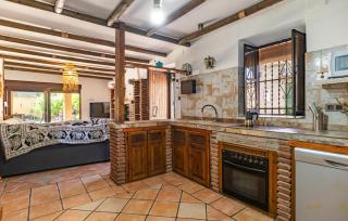 Nice Home In El Pinar - Acebuches - 3