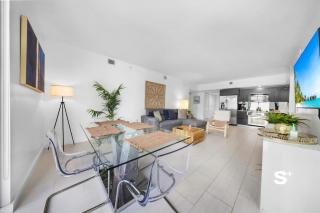 Stylish 2BD Condo by Brickell City Centre - Miami - 1