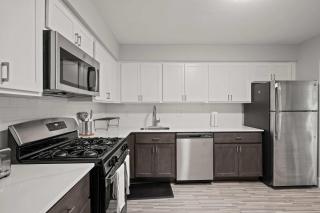 Elegant Escape Prime Location & Style - Rochester Hills - 7