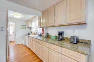 Walk to Bay and Ocean Pet-Friendly Surf City Apt - Surf City - 3