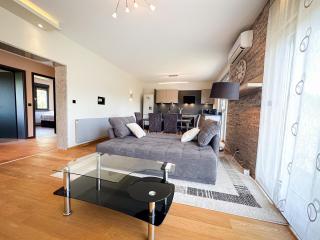 SuNhouse41 Zagreb - Pool, Garden, BBQ and Community Area - 1