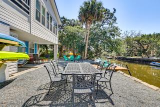 Outdoor Oasis Canal-Front Home in Crystal River - Crystal River - 0