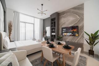 SettlerHomes - Chic Top-Floor Studio Near Metro Link - 8