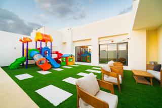 SettlerHomes - Chic Top-Floor Studio Near Metro Link - 4