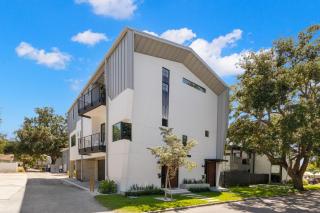 NEW! The Strata Barn - Luxury Hyde Park Townhome - 8