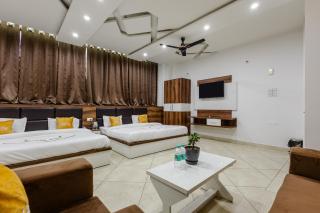 Lime Tree Hotel Vrindavan Near #BankeBihari #PremMandir #ChaarDham - Vrindāvan - 3