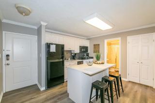 Downtown Condo - Walk to Mercedes Stadium and Coca - Atlanta - 4