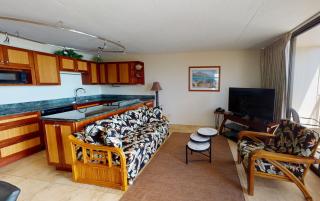 36th-Floor Oceanview Suite--Full Kitchen, Stylish Comfort & Great Value (23602) - Honolulu - 0