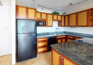 36th-Floor Oceanview Suite--Full Kitchen, Stylish Comfort & Great Value (23602) - Honolulu - 5
