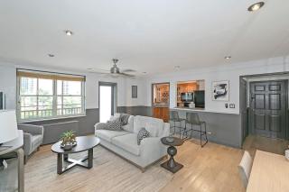 Downtown 1 Bedroom High Rise Condo with Balcony - Atlanta - 4