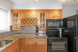 Downtown 1 Bedroom High Rise Condo with Balcony - 2