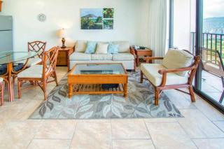 Sky-High Waikiki Escape--Mountain and Golf Course Views, Steps to the Beach and Free Parking (23711) - 9