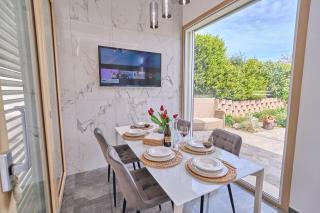 Rimini, 4 Camere con Giardino Privato e Parcheggio Gratuito, Relax a 10 Minuti dal Mare - 1